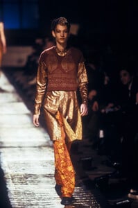 749845009_DriesVanNoten1997WomenRTW37.thumb.jpg.1b77a009b87f7337b574ad51b10fb4bd.jpg