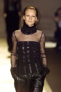 annika f01_LauraBiagiotti-3.jpg