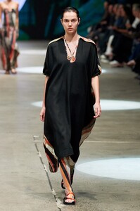 786860341_vogue.com00006-Bassike-Australia-Resort-2022-Sydney-credit-gorunway-Brad-Hick.thumb.jpeg.e1e911a2725492a888adae861e97aa14.jpeg