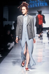 813263415_JeanPaulGaultier1996WomenRTW41.thumb.jpg.ad0595313fd4d5194b5a51332f38f183.jpg