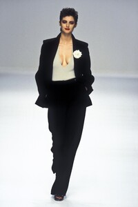 83366935_SoniaRykiel1996WomenRTW5.thumb.jpg.ae0e68f7f23f554a8cc0b3efd72840a4.jpg