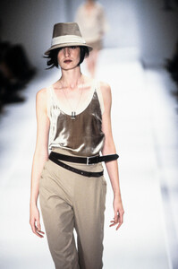 835545156_MaxMaraSpring20012.thumb.jpg.ac991d0ea0d1ab6b59a9542f4bf53cbb.jpg