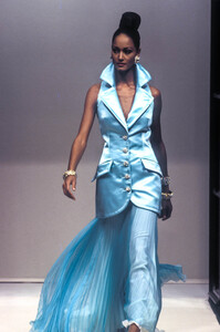 873576528_JeanLouisScherrer1993HauteCouture65.thumb.jpg.3dbe7141a7e111948e3ffb6a466a8fad.jpg