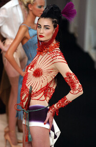 879349281_JeanPaulGaultier2004HauteCouture248.thumb.jpg.a80125cf34c8b0985f1dd0388bceb566.jpg