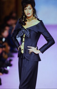 880435853_Christian-Lacroix-Couture-Spring1993-Yasmeen-Ghauri(7).thumb.jpg.d471164f5c7c3ca6b72aeab803a80978.jpg