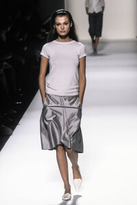 899532479_MarcJacobs1999WomenRTW37.thumb.jpg.b2cf1bd5dde5a605f12d4eb138d8f579.jpg