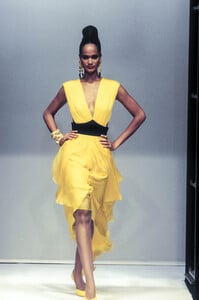 921639214_JeanLouisScherrer1993HauteCouture1.thumb.jpg.88fe5e0a28463f14acb4a6da9cccbe35.jpg