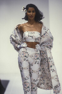 923239563_DolceGabbanaSpring19922.thumb.jpg.cb2aa8ab5405c5cbcacbb950a3249114.jpg