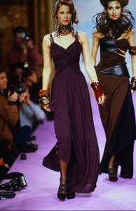 92664942_Christian-Lacroix-Couture-Spring1993-Christy-Turlington(14).thumb.jpg.bd8ebd8644d561c2c21f753b0cbdb212.jpg