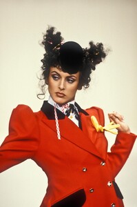 9322558_VivienneWestwood1994WomenRTW47.thumb.jpg.2b147c4dc763359278e1626114be9731.jpg