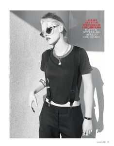 Kristen Stewart @ LEI Style November 2021 05.jpg