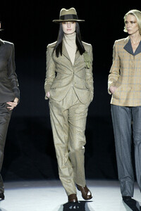 958654152_BillBlass2004WomenRTW21.thumb.jpg.8375497ff4b3cceb895c561fd10108ea.jpg