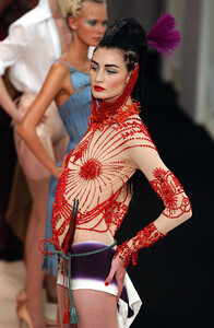 965357181_JeanPaulGaultier2004HauteCouture249.thumb.jpg.0eee4d23925f812c18d6f31fe18120cf.jpg