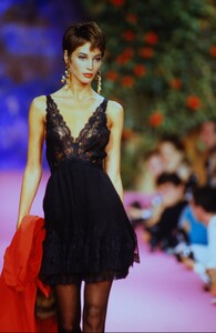 971256856_ChristianLacroixCoutureFall1990(6).thumb.jpg.659f49e71d3270baf63a50573b3c1db8.jpg