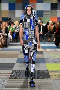 979830468_vogue_com.au1df3f722673005b9f403def936df59803.thumb.jpeg.4813d3e9ac5957e2266332295eeac86b.jpeg
