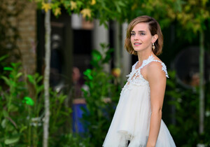 Emma+Watson+Earthshot+Prize+2021+Green+Carpet+g-GhHoKgvuVx.jpeg