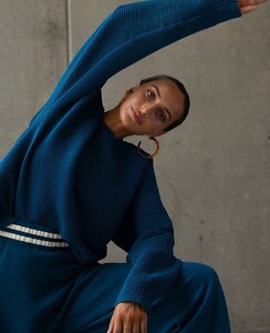 CREWNECK_TEALNAVY_0000_NAGNATATETHER-2015_9ad8184d-df43-4b1a-b399-f8e8fa3fefcd.jpg