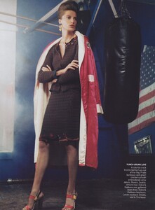 Champions_Klein_US_Vogue_March_2005_05.thumb.jpg.f8d12228a7cb8a4efab0db4b3265b007.jpg