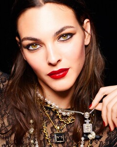 Chanel-Makeup-Holiday-2021-Campaign01.jpg