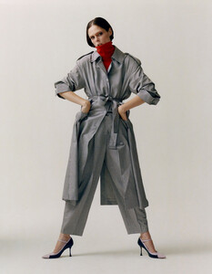 Coco-Rocha-covers-CR-Fashion-Book-China-Issue-03-by-Johnson-Lui-6.jpg