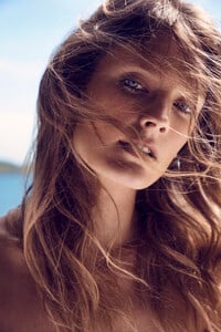 Constance-Jablonski-by-Thiemo-Sander-2.thumb.jpg.f225bc742dbb6ac90859ccc4d0e38891.jpg