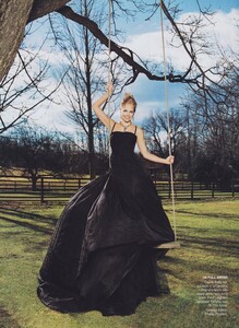 Demarchelier_US_Vogue_March_2005_02.thumb.jpg.0de27049c21f02e3a1e86ac1641a2000.jpg