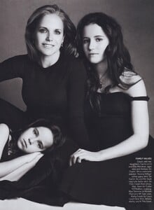 Demarchelier_US_Vogue_March_2005_04.thumb.jpg.35c1d48ca2fc8b2acd80694eca80eb28.jpg