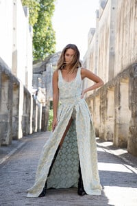 ETIENNE_JEANSON-LOUIS_XIII-SS_FW_2021-Camellia_Menard-Victoria_Carratier-Morgane_Hilgers-EH4A6102.thumb.jpg.dba0cb4edde8e3ed8c1d4f8a026039ab.jpg