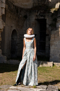 ETIENNE_JEANSON-LOUIS_XIII-SS_FW_2021-Camellia_Menard-Victoria_Carratier-Morgane_Hilgers-EH4A7157.thumb.jpg.af4f6954dc9bcdc8a0ada03af39263ed.jpg