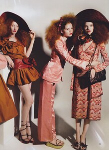 Gangs_Testino_US_Vogue_February_2011_04.thumb.jpg.a091b9e8e5061b8fde1faa1f7627da7e.jpg