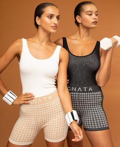 HOUNDSTOOTHKNITSHORT_0010_NAGNATATETHER-2076.jpg