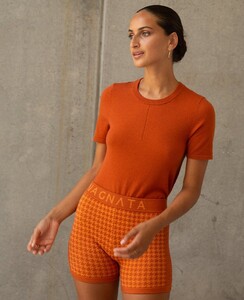 HOUNDSTOOTHKNITSHORT_ORANGE_0000_NAGNATATETHER-1368.jpg