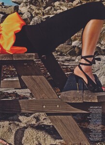 Klein_US_Vogue_March_2011_04.thumb.jpg.b594609b4828ac55484b87db977393f4.jpg