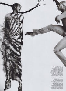 Life_Roy_US_Vogue_March_2011_04.thumb.jpg.fe14130971085b7a2b321542423c04c2.jpg