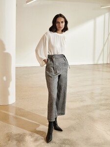 Linen-Twill-Culottes-V21043-S20_1500x2000_637320437728355656_200716-VM-E-Bella-SH04-ON-200810-13220_1.jpg