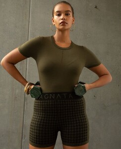 MERINOTRASHTEE_KHAKI_0001_NAGNATATETHER-3534_7e8412df-1189-4e5a-9836-49e57596f11b.jpg