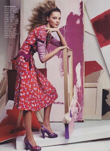 McDean_US_Vogue_March_2005_05.thumb.jpg.24d4b8548828bcd14aa8fb8c17280fda.jpg