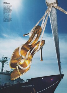 Meier_US_Vogue_June_2005_06.thumb.jpg.d609b6a72dca6decdaa7c708fac7ab69.jpg