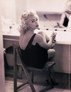 Meisel_Vanity_Fair_April_1991_09.thumb.jpg.e4f289d4d39d37d4d4f1416a4437df76.jpg