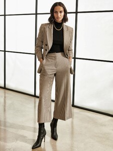 Multi-Check-Blazer-V40341-W20_1500x2000_637320424836525405_200716-VM-E-Bella-SH01-ON-200803-12632_1_copy.jpg