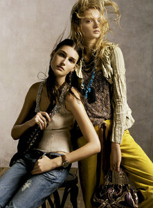 Packing-for-Paradise-Steven-Meisel-Vogue-US-June-2005-03.thumb.jpg.35c49374c18340714be7c6cfd40c2bb8.jpg