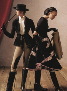Packing-for-Paradise-Steven-Meisel-Vogue-US-June-2005-04.thumb.jpg.78cdf062bedb4492ebd0cbbb48d98abd.jpg