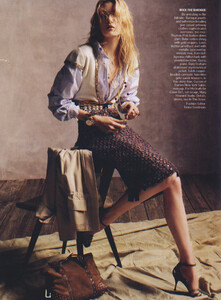 Packing-for-Paradise-Steven-Meisel-Vogue-US-June-2005-06.thumb.jpg.96123bc551ff97f88bf24a09203b2112.jpg