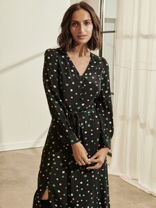 Painted-Spot-Midi-Dress-M91737-S20_1500x2000_637332528977017144_200716-VM-E-Bella-SH08-ON-200817-14022_1_copy.jpg