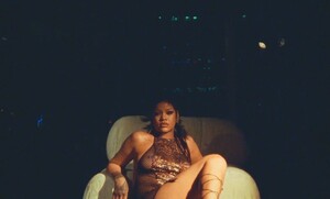Rihanna-Sexy-Braless-Boobs-13.jpg