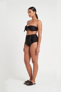 S02-20835-SirTheLabel-0045_result.jpg