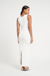 S44-20835-SirTheLabel-0803.jpg