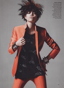Sims_US_Vogue_March_2011_10.thumb.jpg.c5119271bed4e7912517397e54824e3e.jpg