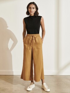Soft-Linen-Culottes-V21041-S20_1500x2000_637323947499736327_200716-VM-E-Bella-SH17-ON-200810-14883_1_copy.jpg