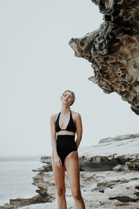 Summer-Swimwear-Beach-Fashion-editorial-lookbook-Maroubra-rocks-Caves-Sydney-Jenny-Wu-Photography.thumb.jpg.7c81c9243c8d0677e7eba37473a9fa53.jpg